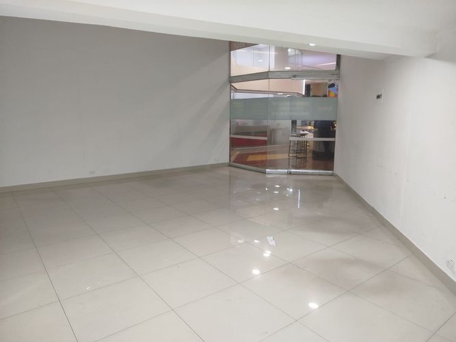 Local en venta en El Poblado, Medellín, 40 m² · foto 2 de 6