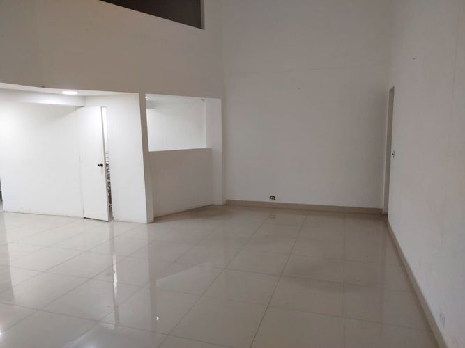 Local en venta en El Poblado, Medellín, 40 m² · foto 5 de 6