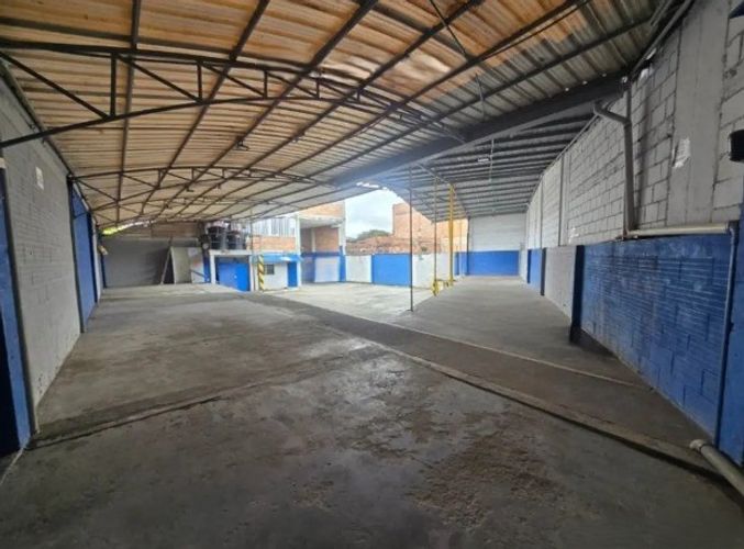 Bodega en arriendo en La Badea, Dosquebradas, 320 m² · foto 2 de 12
