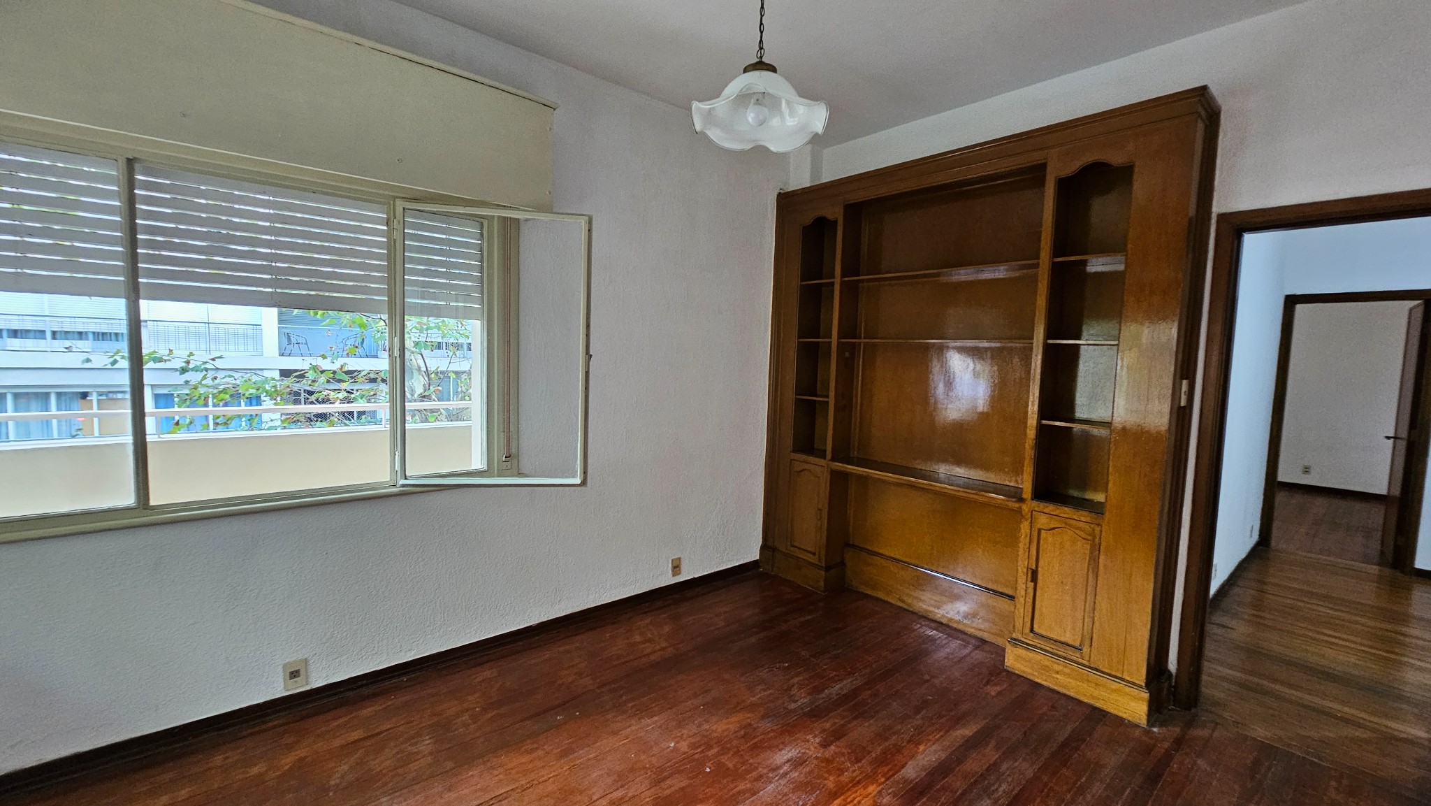 Unidad al frente, 3 dorm. 2 baños, 2 garajes, (más dorm. y baño de servicio, box). Ubicado en pleno Centro Sur,  frente a Ejido y frente a Canelones, con 125 m² de planta y 50 m² de terraza, en un 1er. Piso a 7 m. de altura sobre suelo. - Ansicht 5