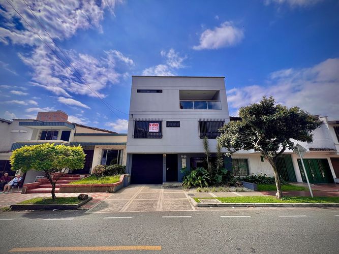 Casa de 5 alcobas en venta en Los Colores, Medellín, 650 m² · foto 11 de 24