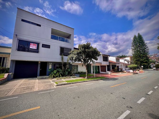Casa de 5 alcobas en venta en Los Colores, Medellín, 650 m² · foto 16 de 24