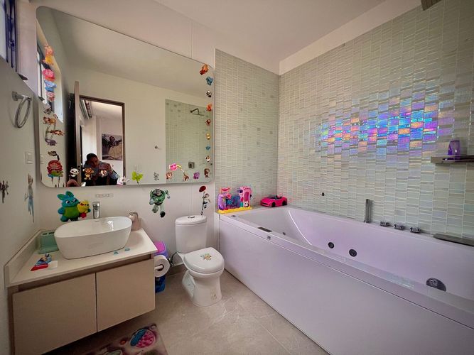 Casa de 5 alcobas en venta en Los Colores, Medellín, 650 m² · foto 22 de 24