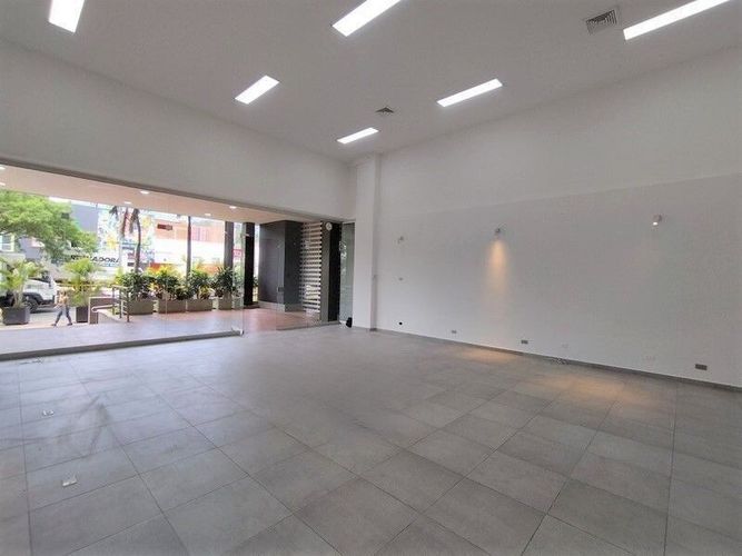 Local en arriendo en Colombia, Medellín, 147 m² · foto 2 de 11
