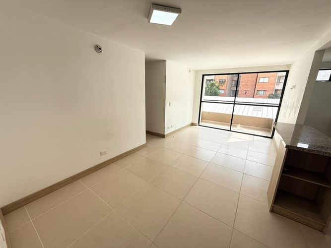 Apartamento de 3 alcobas en venta en La Ceja, 71 m² · foto 2 de 18