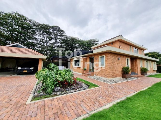 Casa de 4 alcobas en venta en Guaymaral, Bogotá, 381 m² · foto 2 de 24