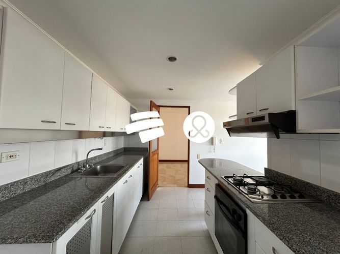 Apartamento de 3 alcobas en venta en El Tesoro, Medellín, 192 m² · foto 2 de 12