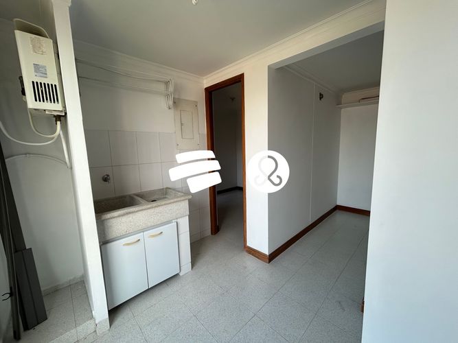Apartamento de 3 alcobas en venta en El Tesoro, Medellín, 192 m² · foto 3 de 12