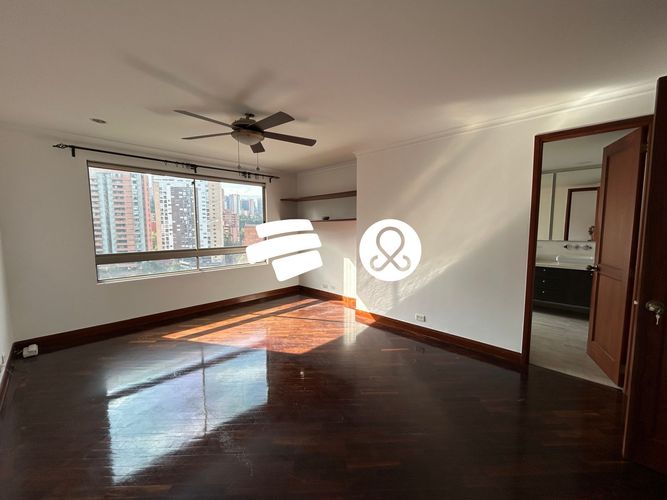 Apartamento de 3 alcobas en venta en El Tesoro, Medellín, 192 m² · foto 5 de 12