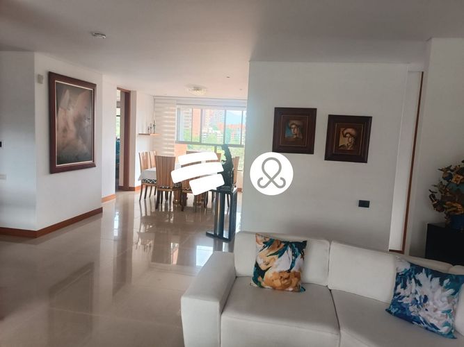 Apartamento de 4 alcobas en venta en El Poblado, Medellín, 208 m² · foto 2 de 17