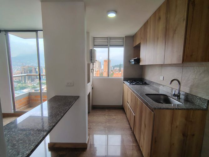 Apartamento de 2 alcobas en arriendo en El Poblado, Medellín, 62 m² · foto 3 de 15