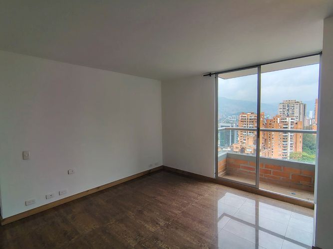 Apartamento de 2 alcobas en arriendo en El Poblado, Medellín, 62 m² · foto 2 de 15