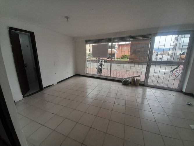 Local en venta en Palogrande, Manizales, 35 m² · foto 14 de 16