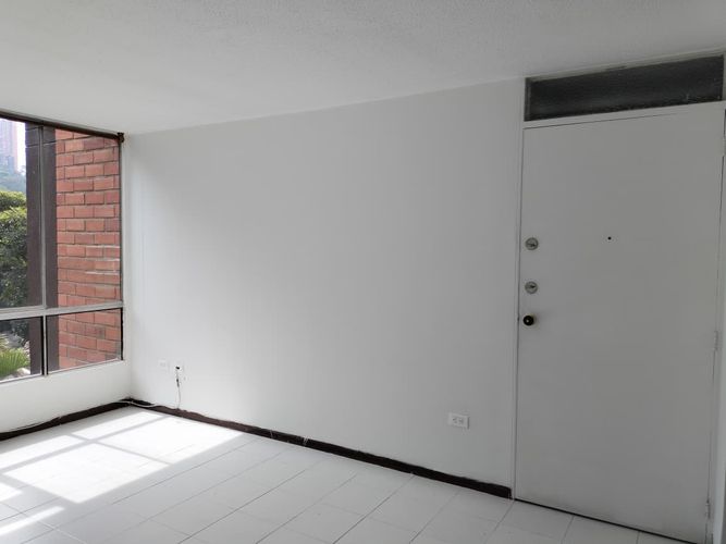 Apartamento de 2 alcobas en arriendo en El Poblado, Medellín, 58 m² · foto 2 de 16