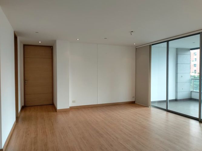 Apartamento de 3 alcobas en venta en El Poblado, Medellín, 187 m² · foto 3 de 19