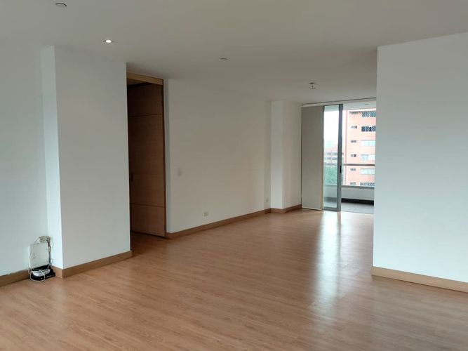 Apartamento de 3 alcobas en venta en El Poblado, Medellín, 187 m² · foto 5 de 19