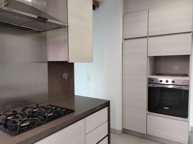 Apartamento de 3 alcobas en venta en El Poblado, Medellín, 187 m² · foto 8 de 19