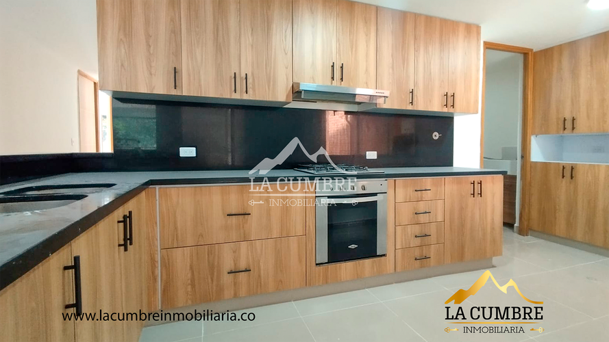 Apartamento de 3 alcobas en arriendo en Transversal Inferior, Medellín, 200 m² · foto 4 de 15