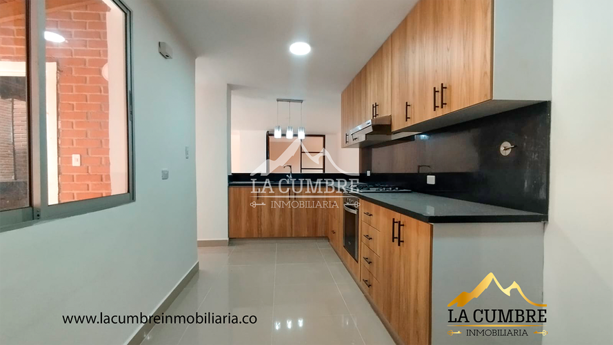 Apartamento de 3 alcobas en arriendo en Transversal Inferior, Medellín, 200 m² · foto 5 de 15