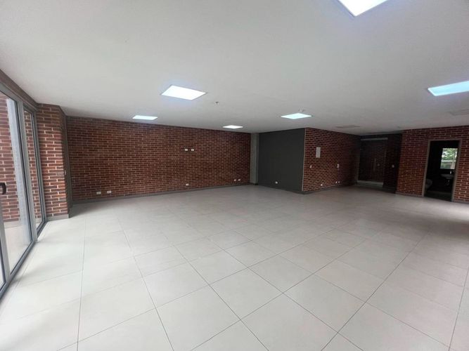 Oficina en arriendo en El Poblado, Medellín, 89 m² · foto 5 de 18