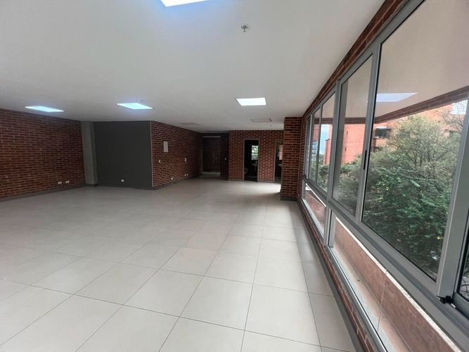 Oficina en arriendo en El Poblado, Medellín, 89 m² · foto 7 de 18