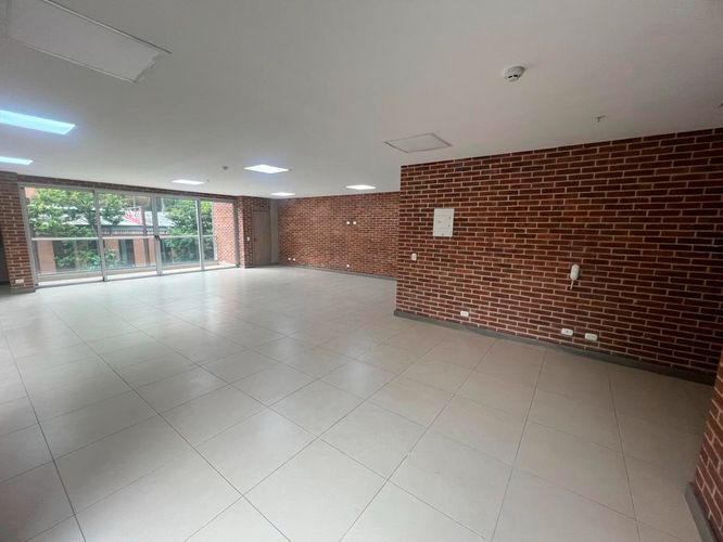 Oficina en arriendo en El Poblado, Medellín, 89 m² · foto 9 de 18
