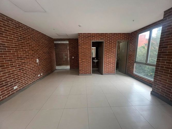 Oficina en arriendo en El Poblado, Medellín, 89 m² · foto 8 de 18