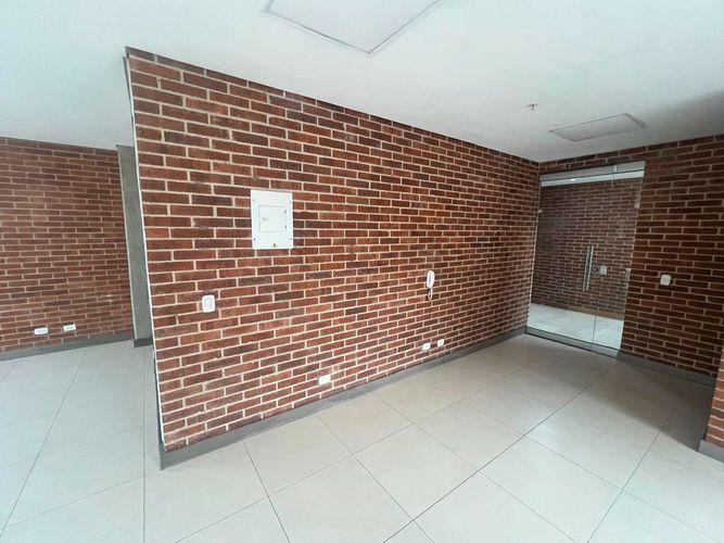 Oficina en arriendo en El Poblado, Medellín, 89 m² · foto 3 de 18