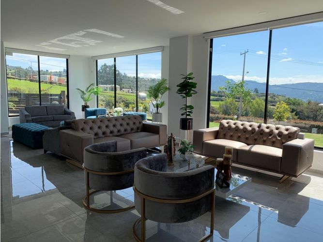 Casa de 5 alcobas en venta en Yerbabuena, Sopó, 540 m² · foto 2 de 24
