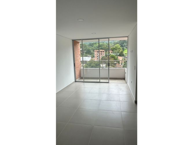 Apartamento de 3 alcobas en venta en Toledo, La Estrella, 74 m² · foto 2 de 16