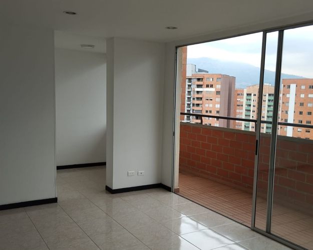 Apartamento de 3 alcobas en venta en Belén, Medellín, 90 m² · foto 3 de 16
