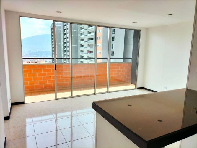 Apartamento de 3 alcobas en venta en Belén, Medellín, 90 m² · foto 2 de 16