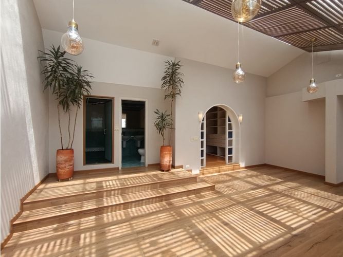 Casa de 4 alcobas en venta en Santa Barbara Occidental, Bogotá, 446 m² · foto 2 de 24