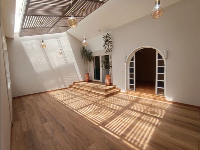 Casa de 4 alcobas en venta en Santa Barbara Occidental, Bogotá, 446 m² · foto 3 de 24