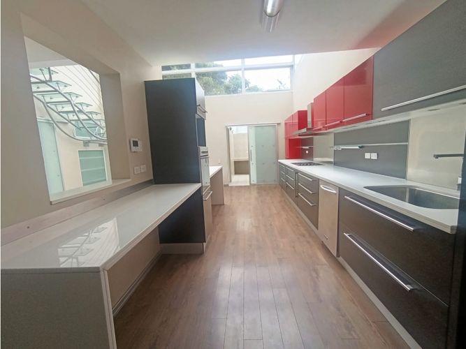 Casa de 4 alcobas en venta en Santa Barbara Occidental, Bogotá, 446 m² · foto 8 de 24