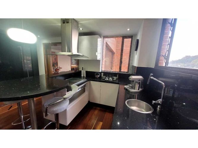 Apartamento de 3 alcobas en venta en Chapinero, Bogotá, 300 m² · foto 3 de 16