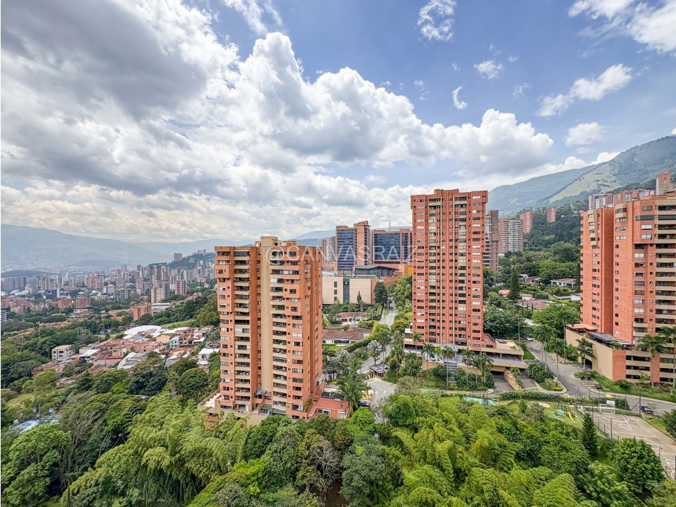 Apartamento en venta en El Poblado, Medellín · foto 2 de 19
