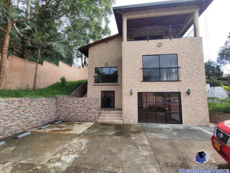 5BR House in Loma del Escobero (350 m²)