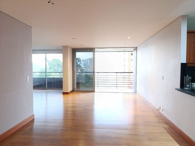 Apartamento de 2 alcobas en arriendo en El Poblado, Medellín, 118 m² · foto 3 de 20