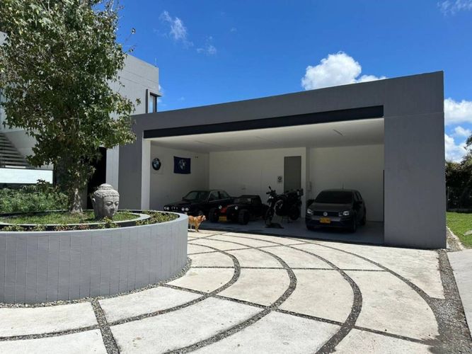 Casa de 4 alcobas en venta en Llano Grande, Rionegro, 1000 m² · foto 2 de 21