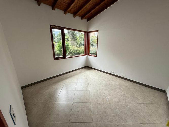 Oficina en arriendo en Las Brujas, Envigado, 400 m² · foto 16 de 24