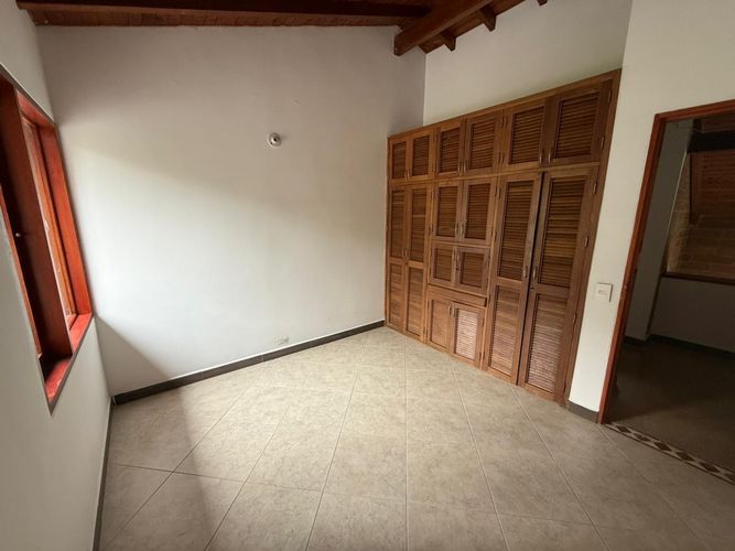 Oficina en arriendo en Las Brujas, Envigado, 400 m² · foto 9 de 24