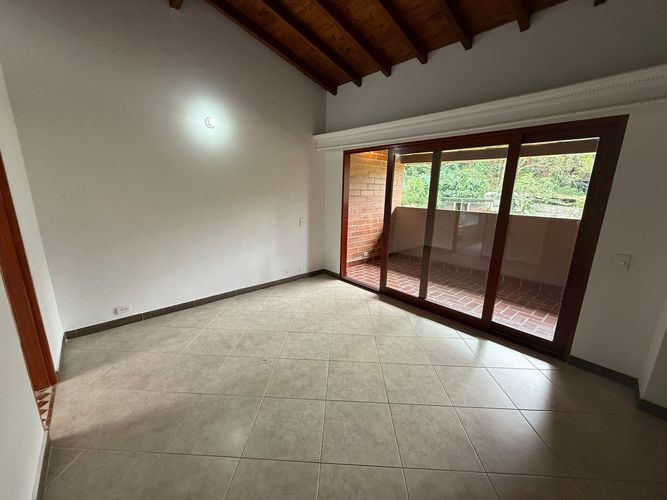 Oficina en arriendo en Las Brujas, Envigado, 400 m² · foto 8 de 24