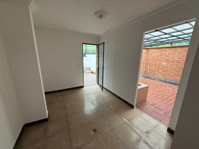 Oficina en arriendo en Las Brujas, Envigado, 400 m² · foto 23 de 24
