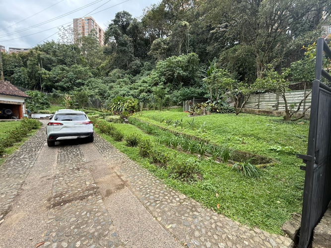 Oficina en arriendo en Las Brujas, Envigado, 400 m² · foto 2 de 24