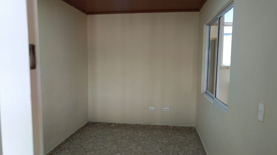 Casa de 6 alcobas en venta en Candelaria, 60 m² · foto 9 de 21