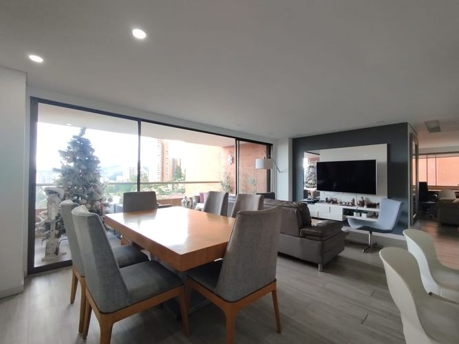 Apartamento de 3 alcobas en arriendo en El Tesoro, Medellín, 140 m² · foto 2 de 20