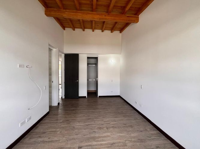 Casa de 4 alcobas en venta en Llano Grande, Rionegro, 230 m² · foto 6 de 15