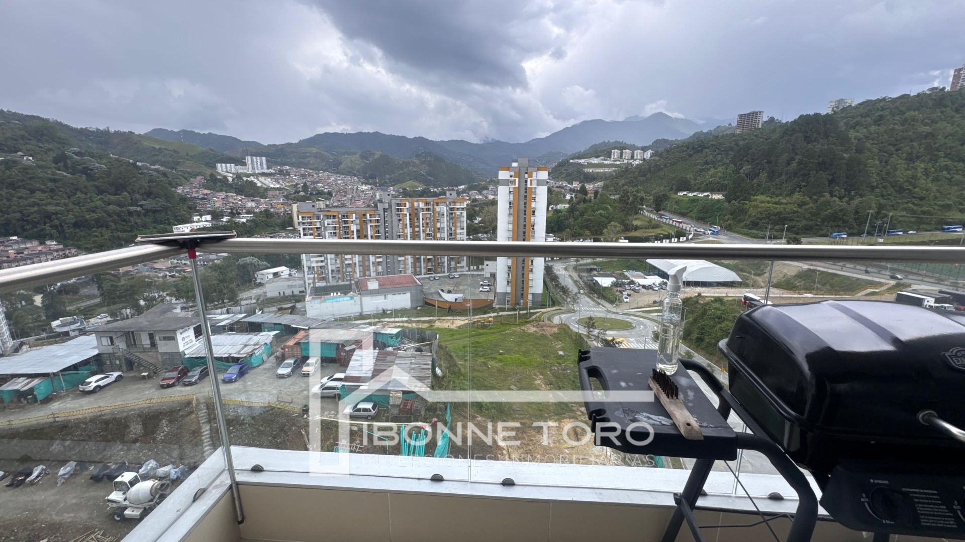 Apartamento en venta en Baja Suiza, Manizales · foto 4 de 11