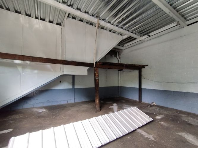 Bodega en arriendo en Trinidad, Medellín, 100 m² · foto 2 de 8
